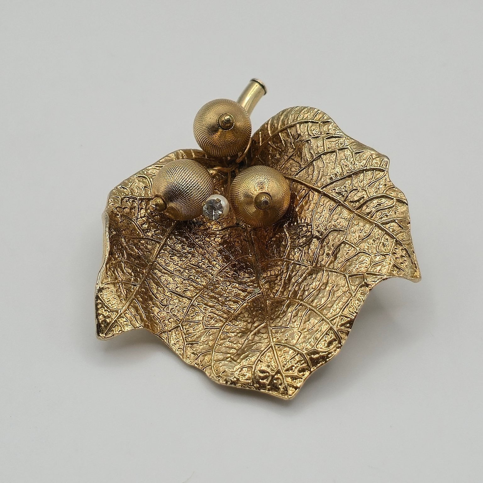 SA Leaf Berry Brooch Pin 2.5″ Gold Tone Faux Pearl Rhinestone Vintage Style