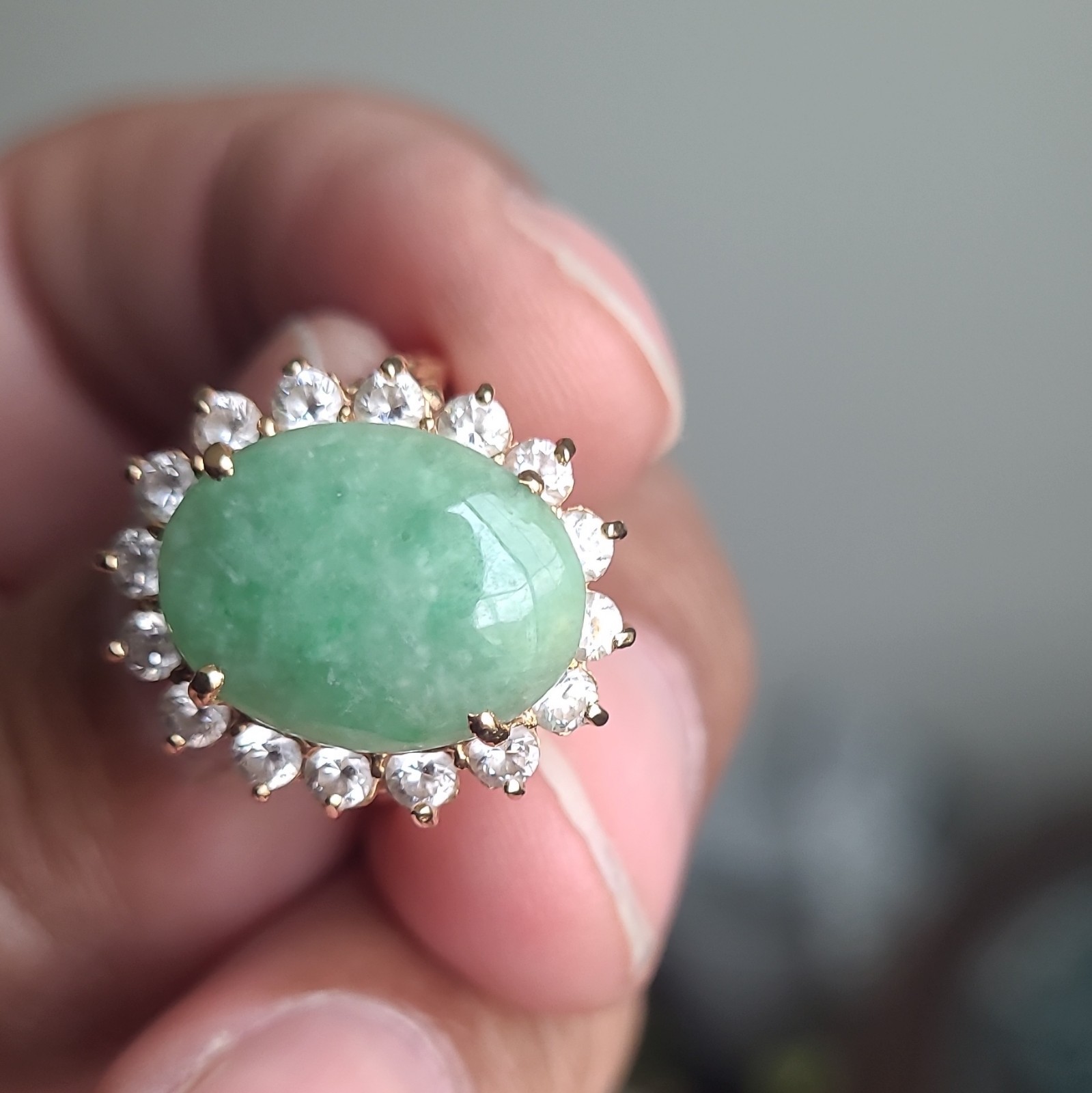 18kt 6.6 Grams Yellow Gold Prong Cocktail Ring Size 6 Oval Green Jade Halo