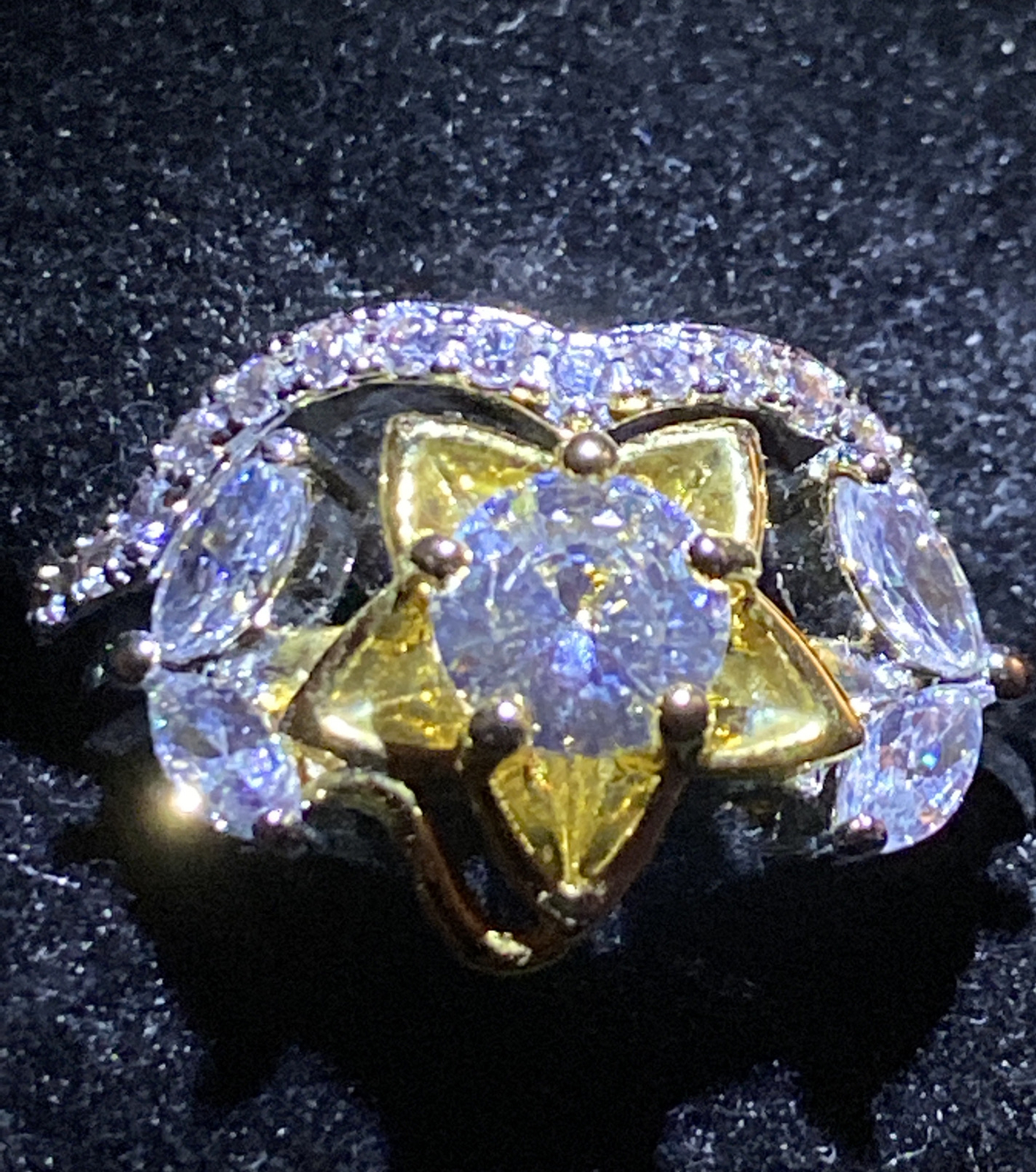 WHITE + YELLOW GOLD 2 PIECE RING. ROUND CUT CLEAR/ WHITE CRYSTAL Size Q. New