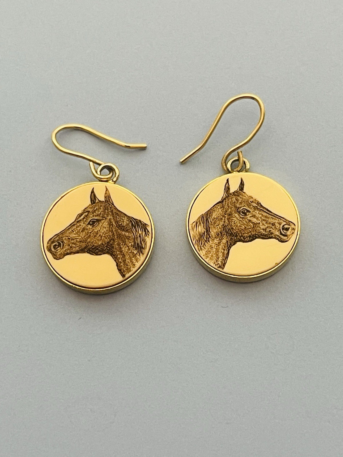 Barlow Scrimshaw Style Horse Earrings Goldtone Dangle Wires approx 1″ Drop