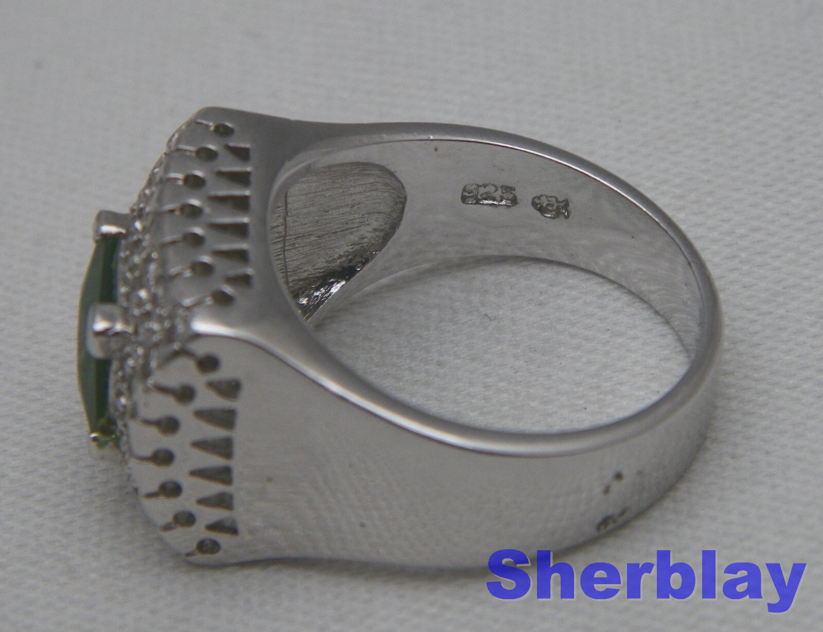 Green Clear Glass Rhinestone Silver Tone Marked Thialand Ring sz 9.5 READ