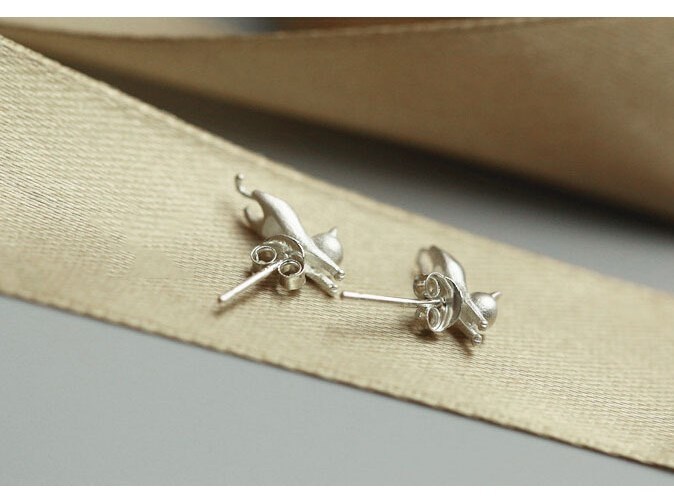Sterling Silver Plated Playing Cat Kitten Animal Stud Post Earrings Gift S1