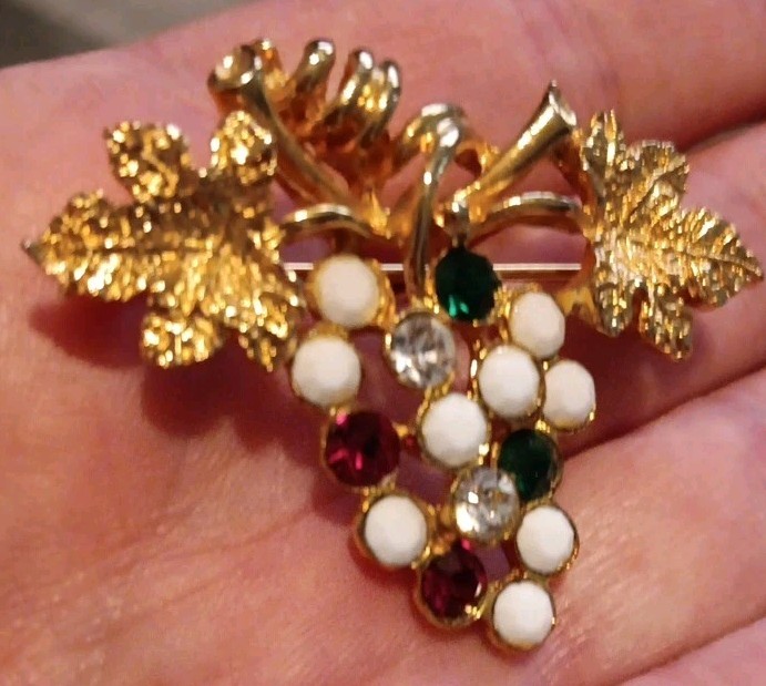 Vintage Rhinestones Red Green Grape Cluster Brooch Goldtone Pin Estate Jewelry