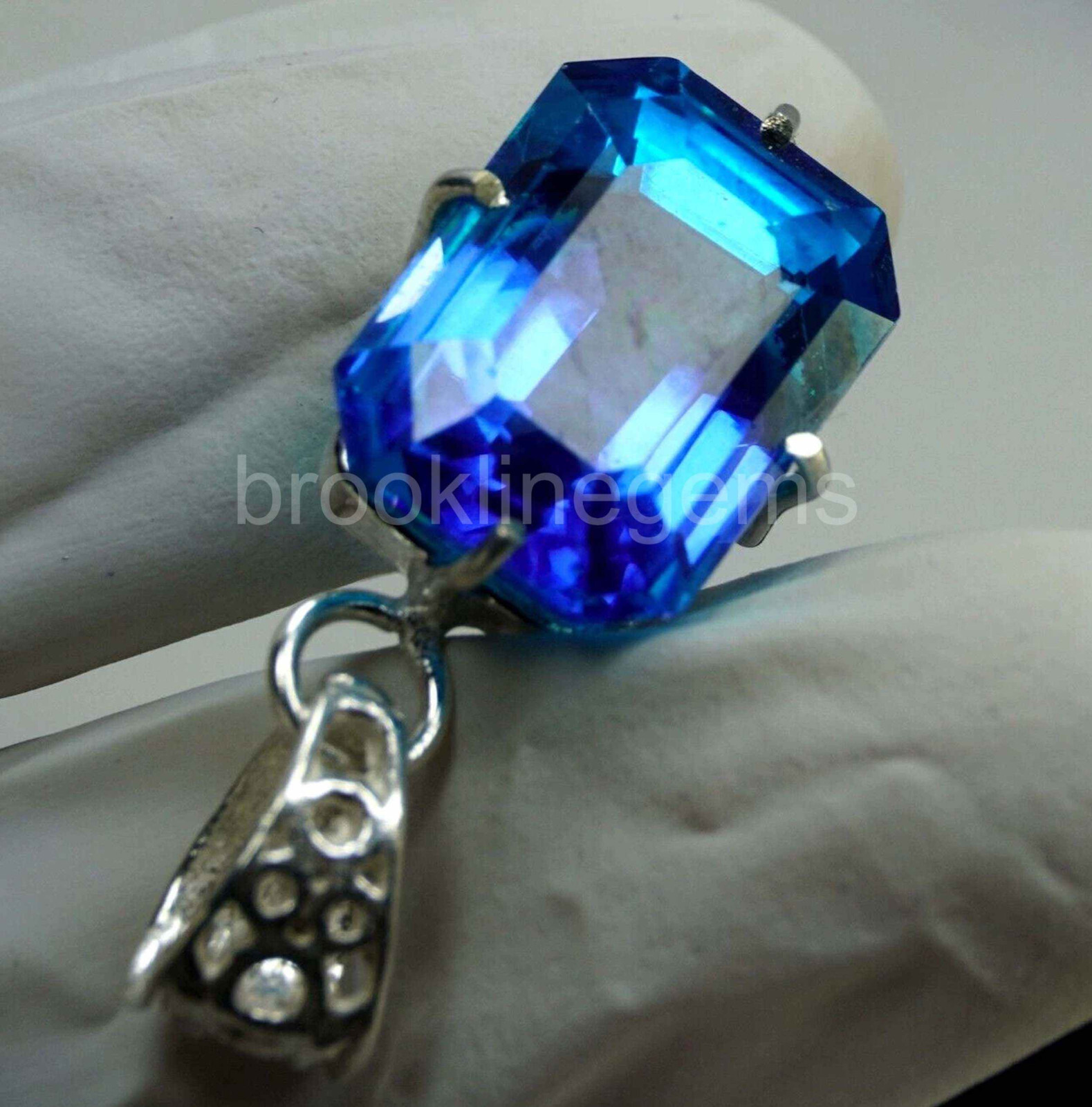 Pitambari Sapphire Certified 35.7 Ct+ Loose Gem 925 Solid Silver Pendant 5MTD