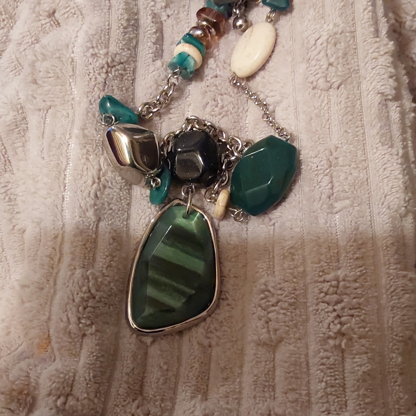Chico’s Silver Tone Cable Chain Necklace Green Stone Beaded Charm Pendant