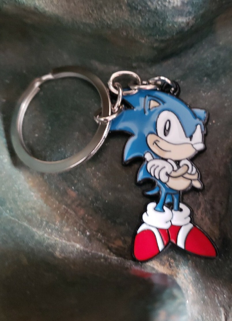 Sonic The Hedgehog Keychain Metal & Enamel -w/ Velvet Gift Pouch NEW