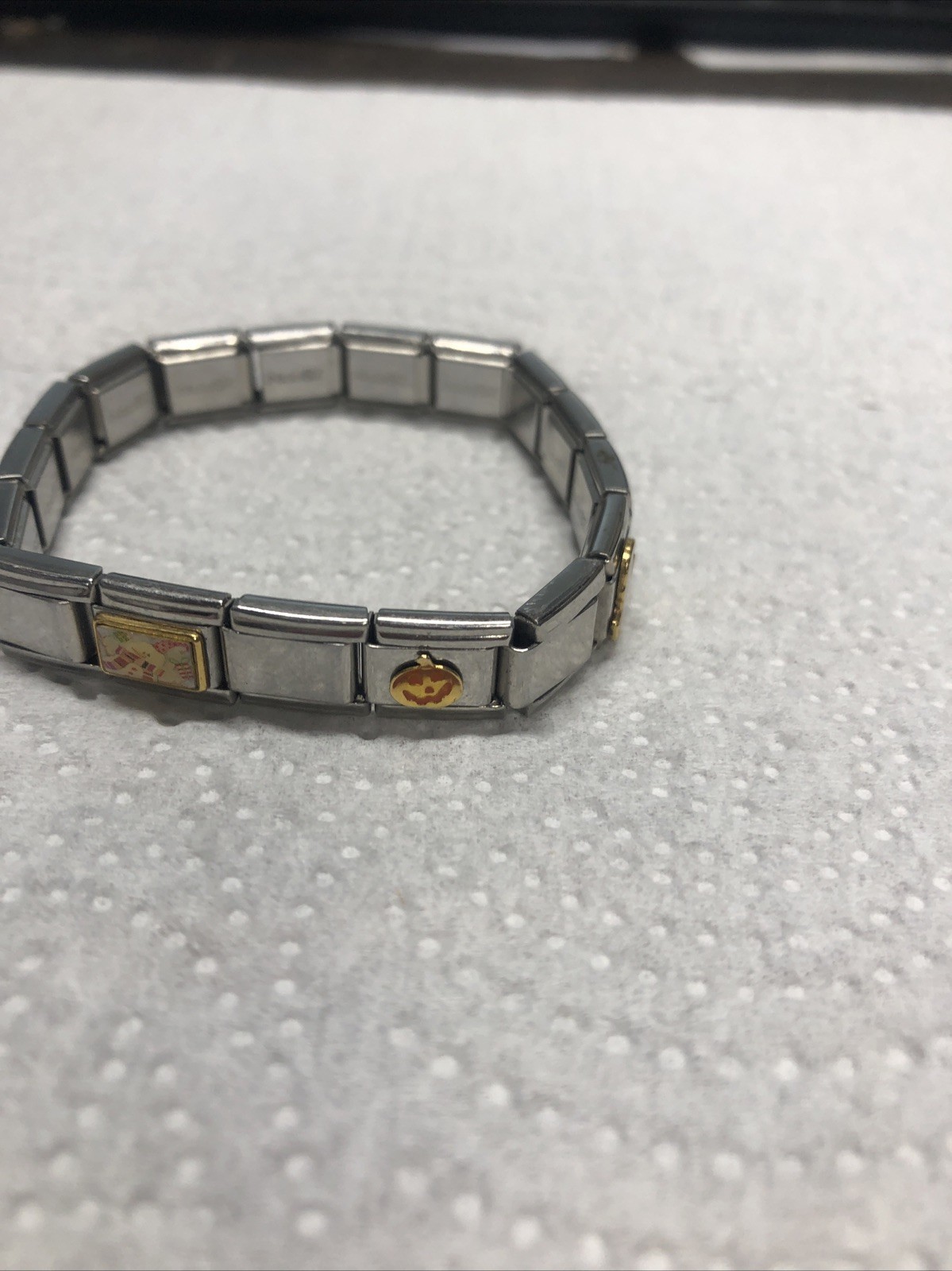 2003- CASA D’ORO ITALIAN STAINLESS STEEL 17 CHARM LINKS STRETCH BRACELET