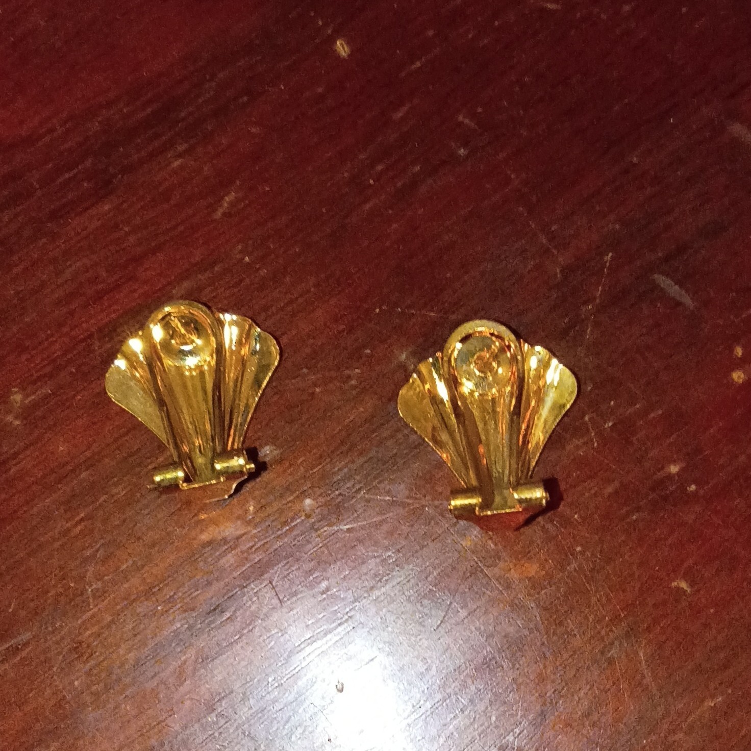 1990’s Gold Tone Fan Shell Omega Stud Earrings Sea Life Theme Metal Lobe Pair