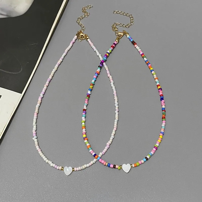 Collar Choker de Concha con Corazón – Cuentas de Vidrio Coloridas, Regalo de
