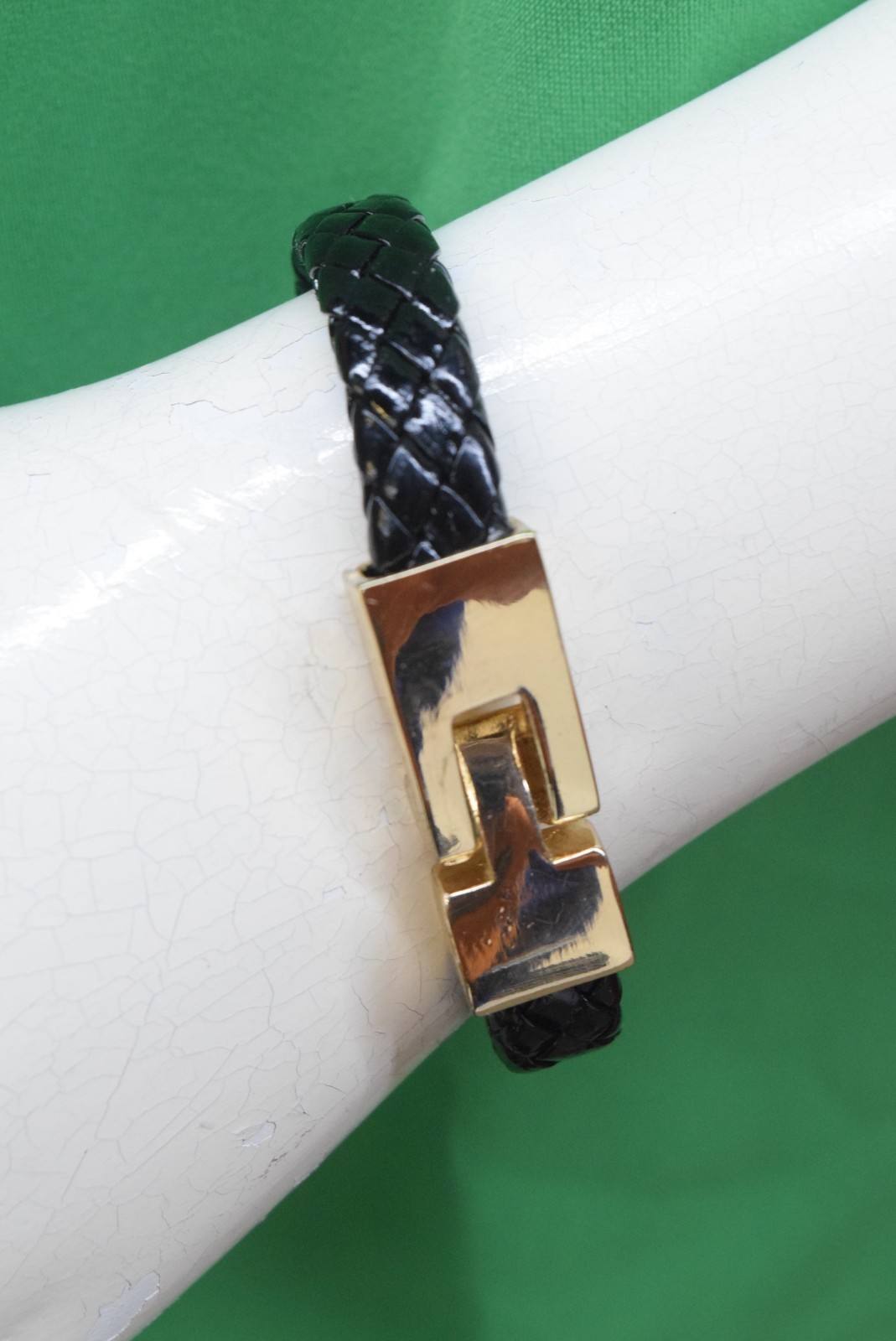 NWT WOMEN’S BLACK & GOLD BRACELET BY ESMOR. LEAD & CADMIUM COMPLIANT.