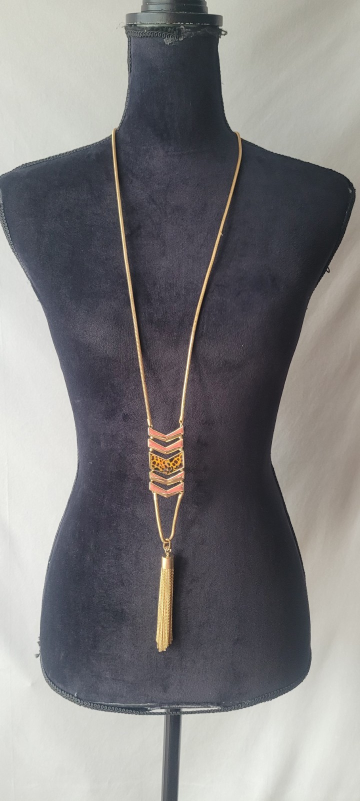 Women No Brand Fashion Gold Tone Pendant Long Necklace w/ Lobster Clasp