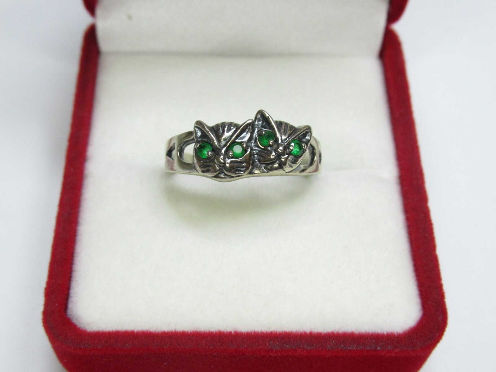 Women’s 925 sterling silver ring, cubic zirconia, 2,47 gr, size 7.