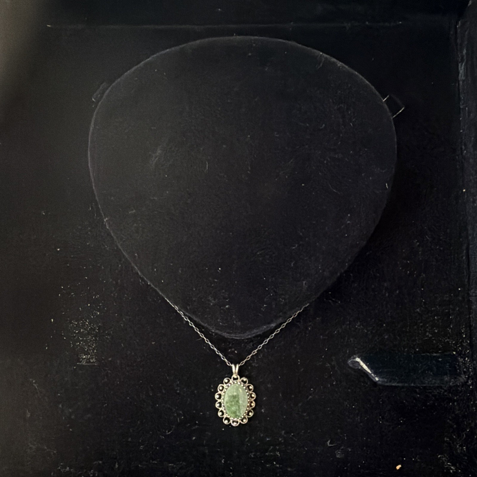 Silver-Tone Cable Chain Necklace Oval Green Stone Pendant Bezel Spring Ring