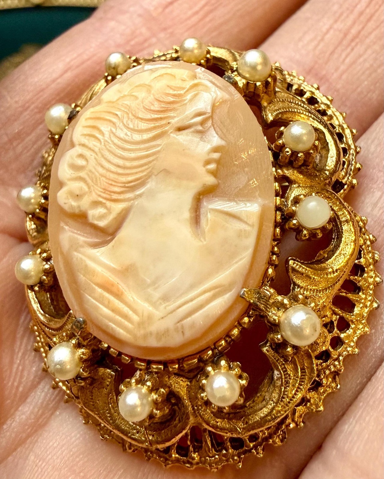 Vintage Florenza Shell Cameo Brooch Pendant – Gold Tone Faux Pearl Victorian Rev