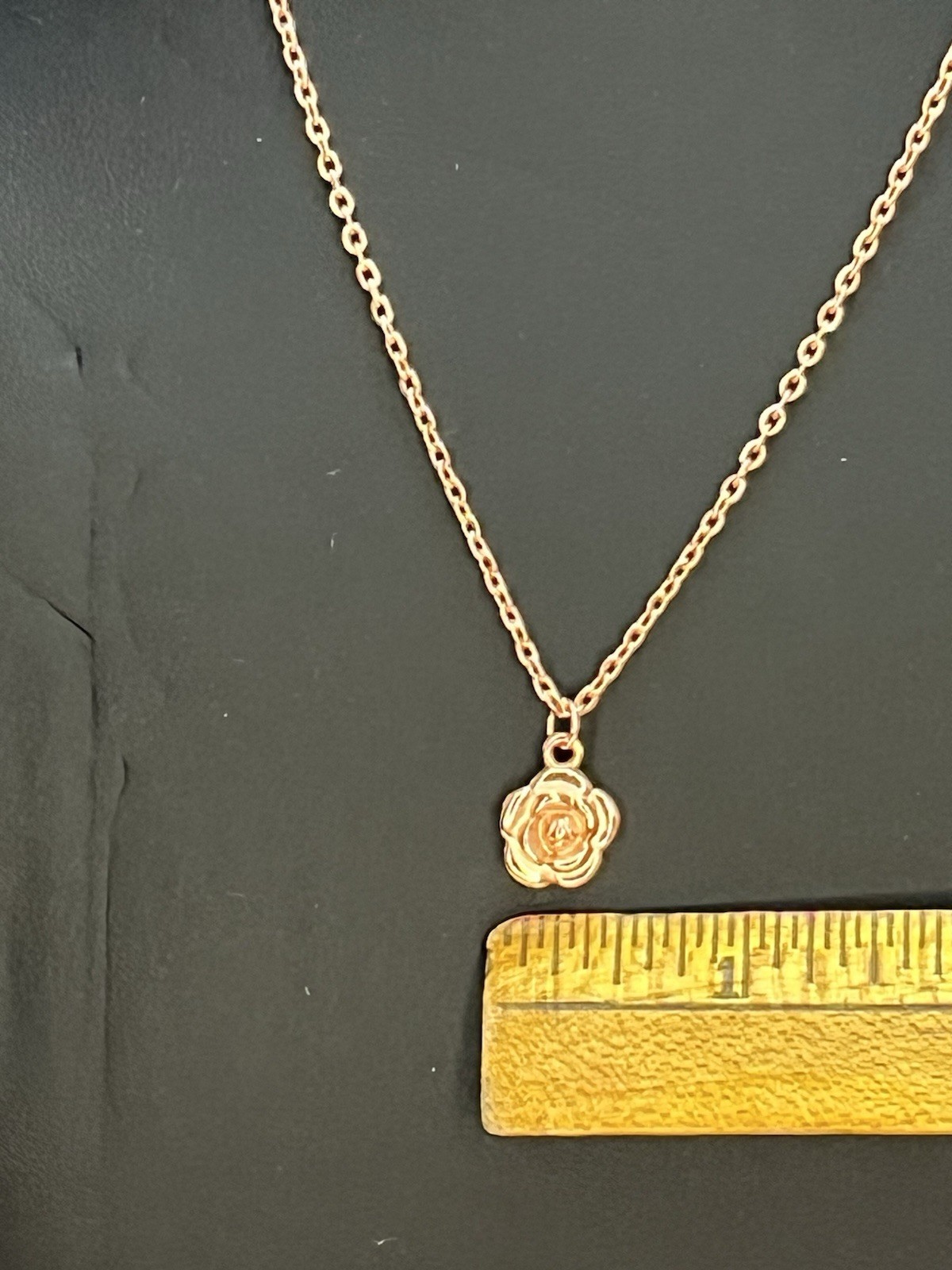 Rose Gold w/Pendant Charm Necklace, Metal Cable Chain, Rose Flower, Round Shape