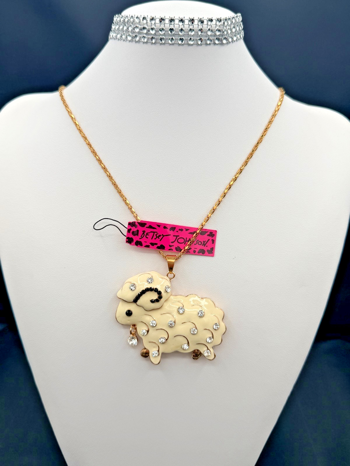 BETSEY JOHNSON BEAUTIFUL WHITE CRYSTAL & ENAMEL SHEEP PENDANT CHAIN NECKLACE