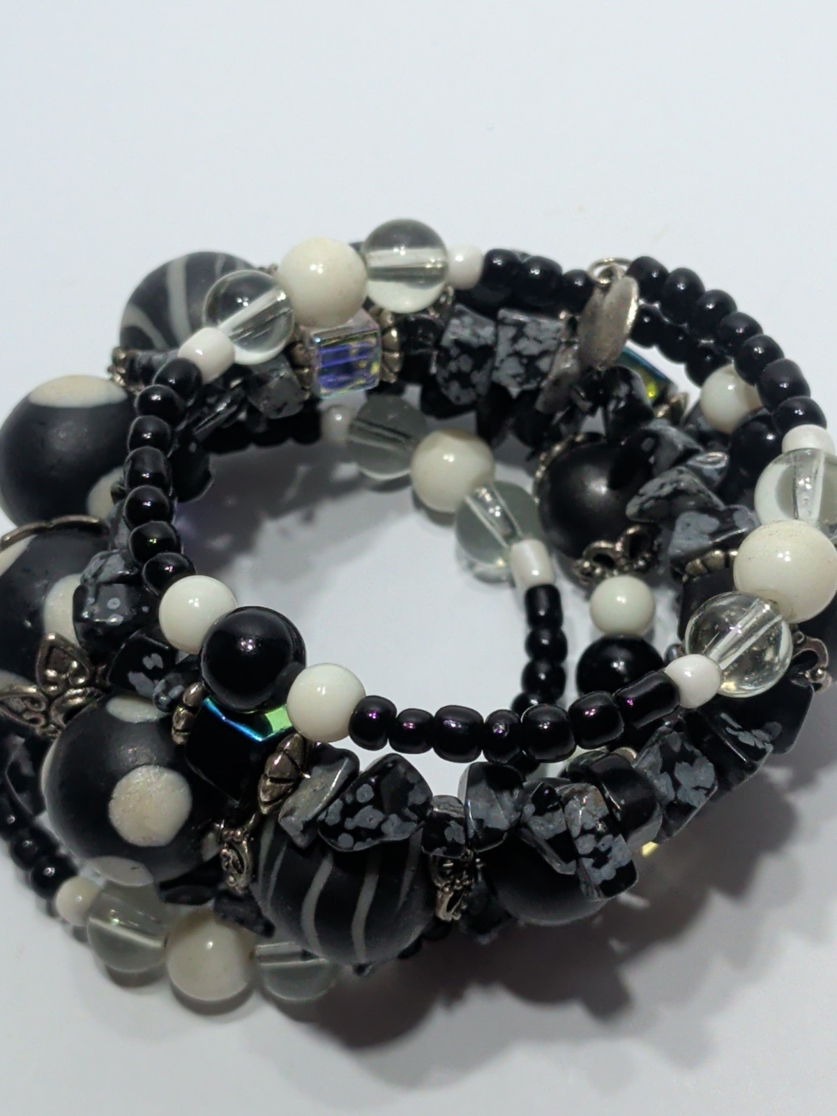 ✨Fashion✨Hand Crafted BLACK and WHITE Memory Wire Wrap BRACELET Glass BEAD Beach