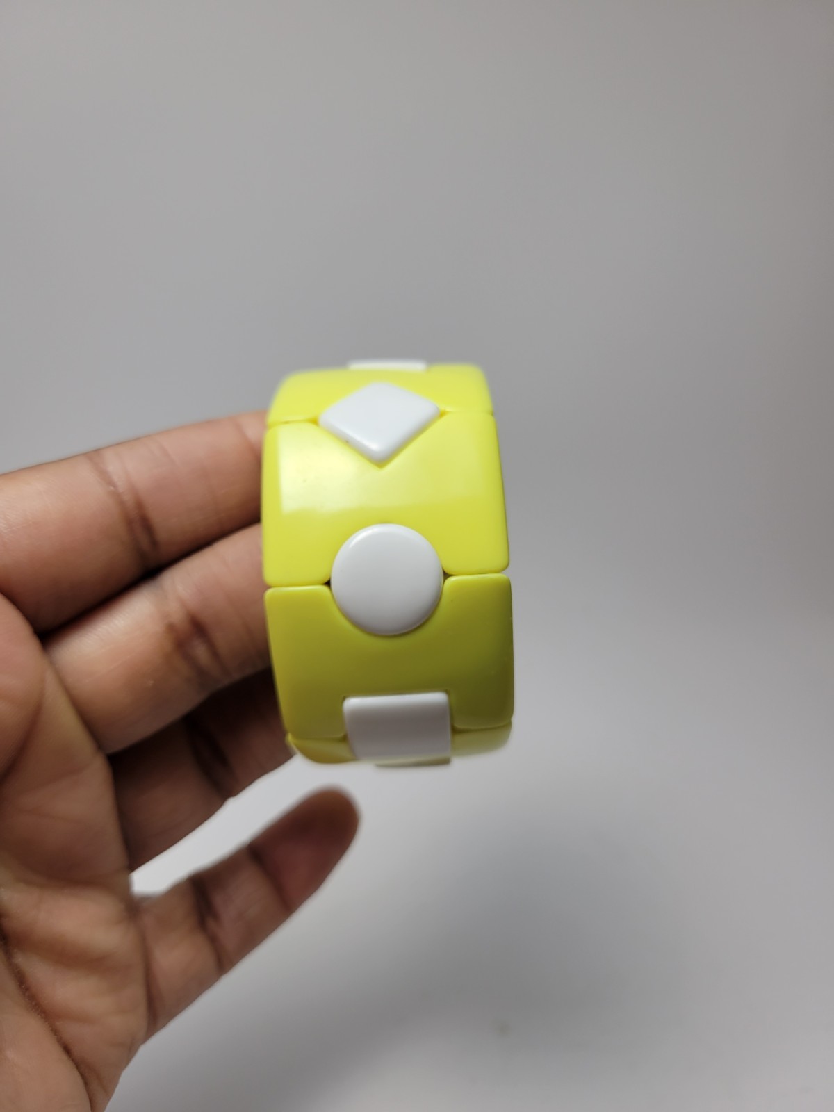 Yellow White Geometric Shape Stretch Link Bracelet Wide Lucite Mod Y2K Statement