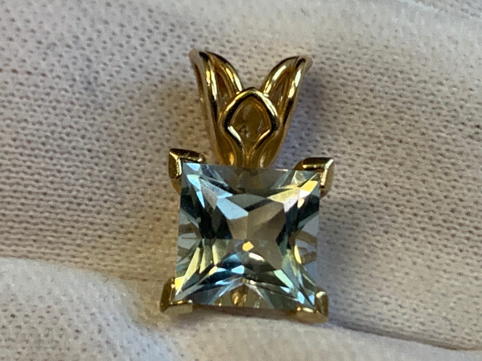 14K Yellow Gold Pendant 1.48g Fine Jewelry Aquamarine Color Charm *READ*