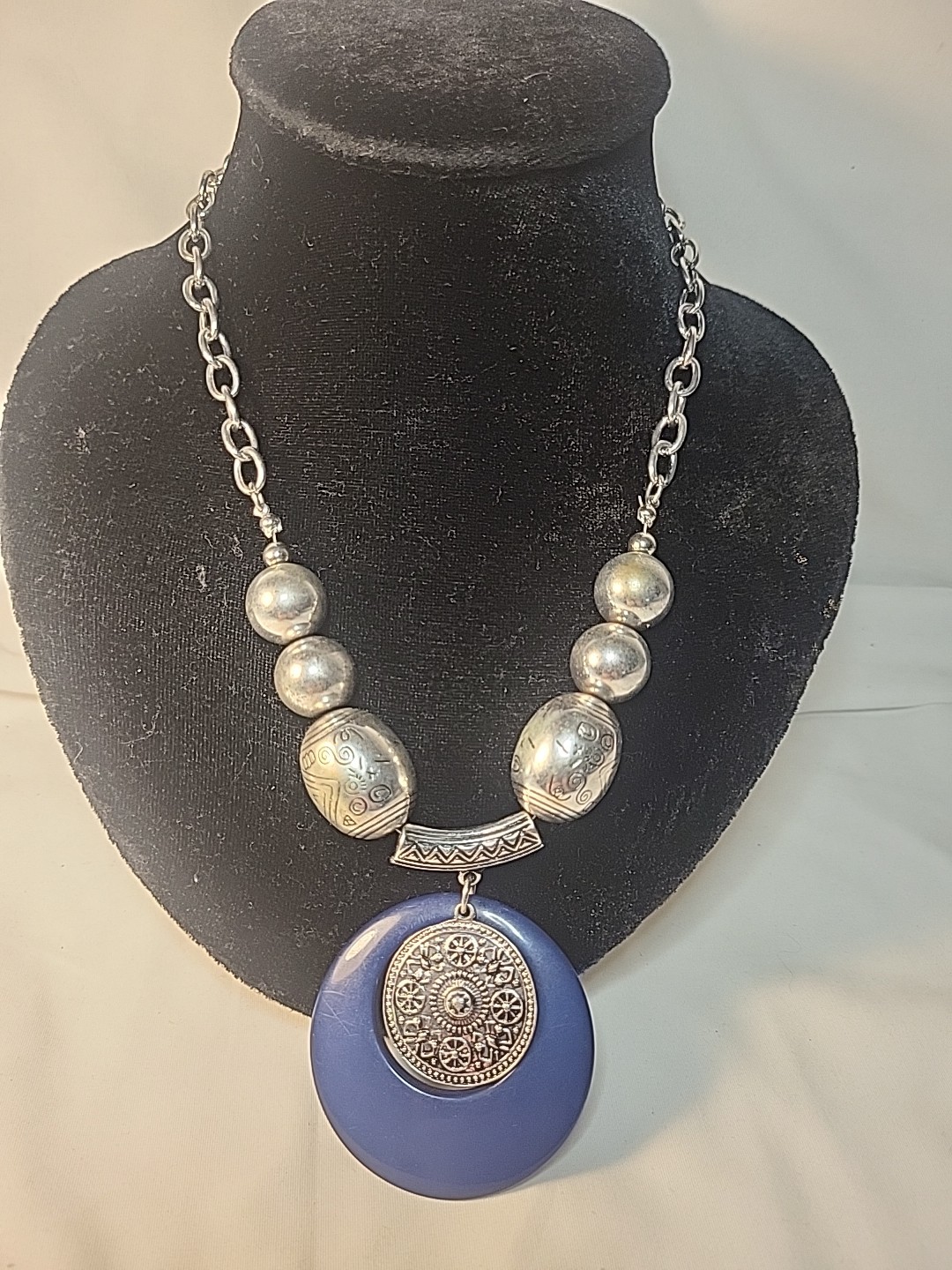 Vintage Blue & Silver Oversized Beads Necklace in Excellent Condition 11.5″