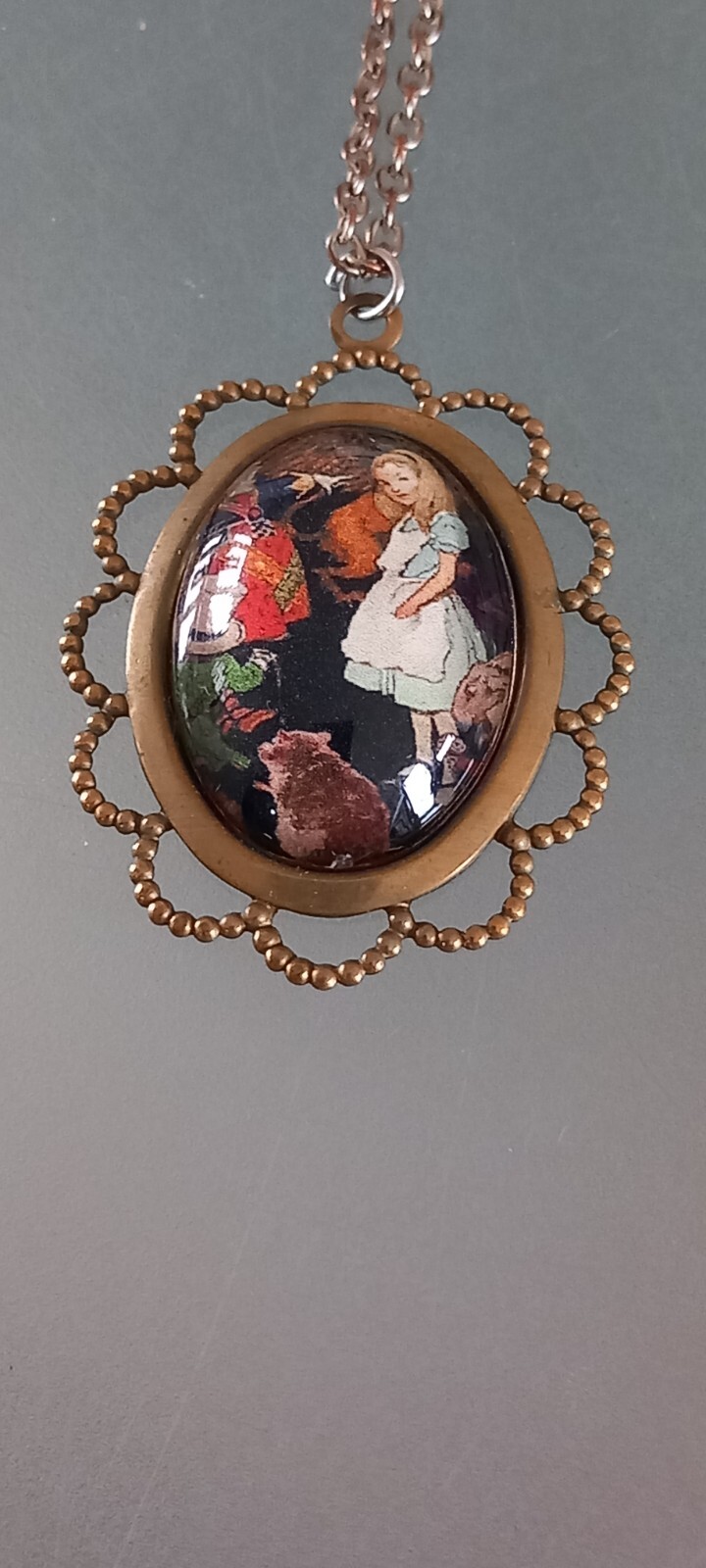 Vintage Alice in Wonderland Small 3.5 cm Oval Cabochon Pendant with 18″ Chain.