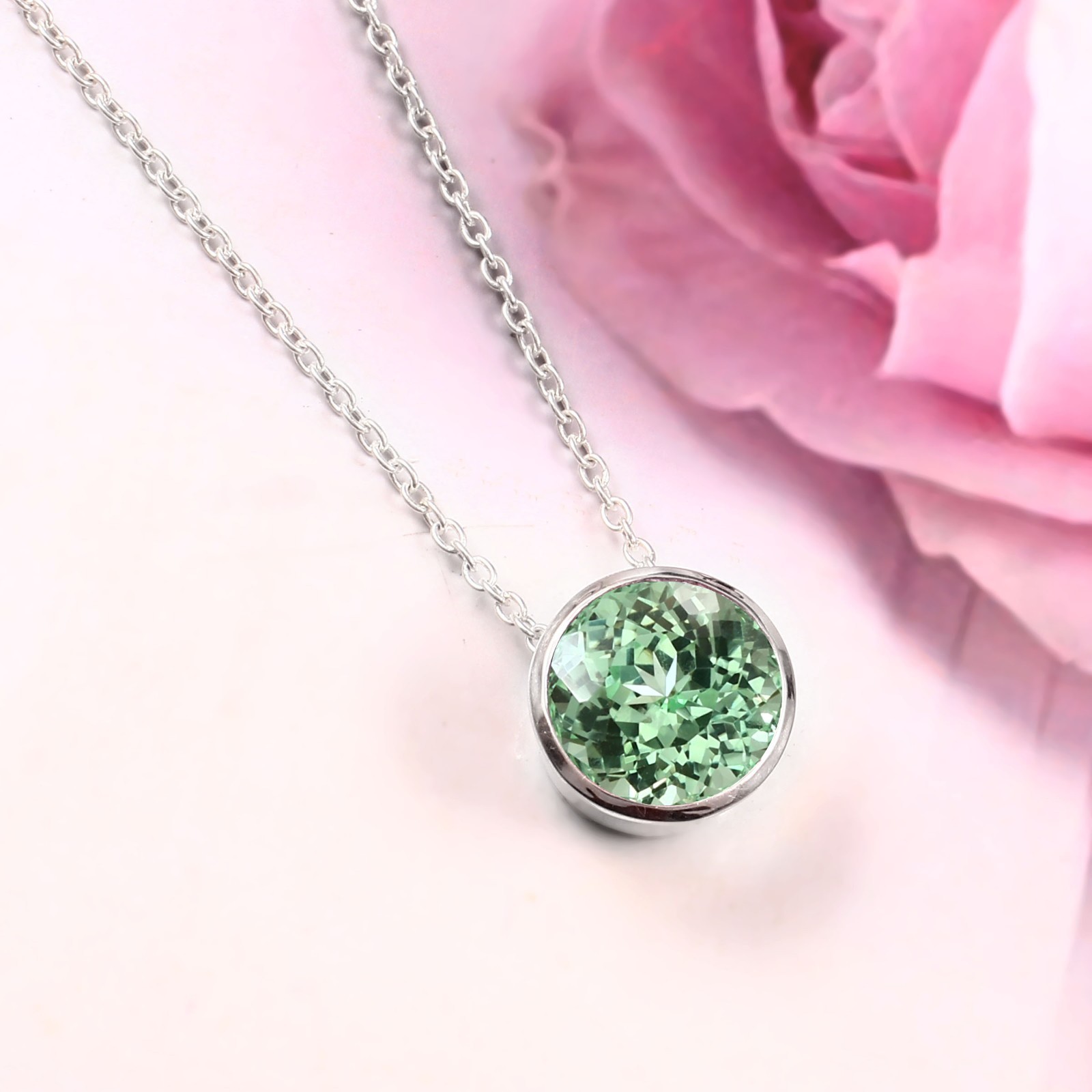 Green Sapphire Charm Pendant 925 Sterling Silver Anniversary Gift Round 10×10 MM