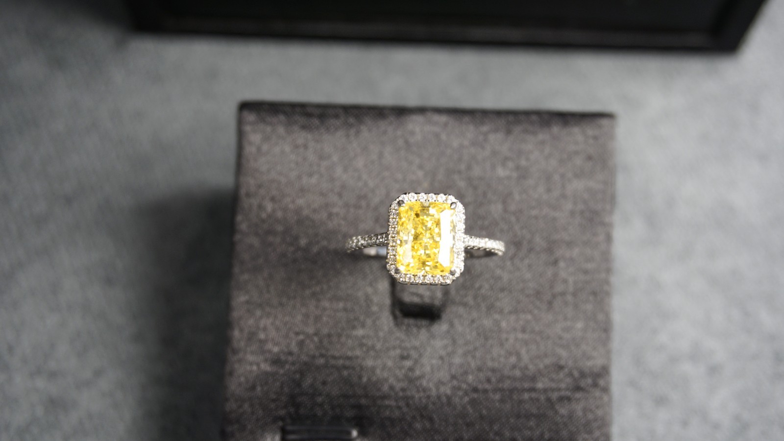 Stunning Womans Jewelry Lab-Created 3CT Princess Cut Yellow Diamond Ring