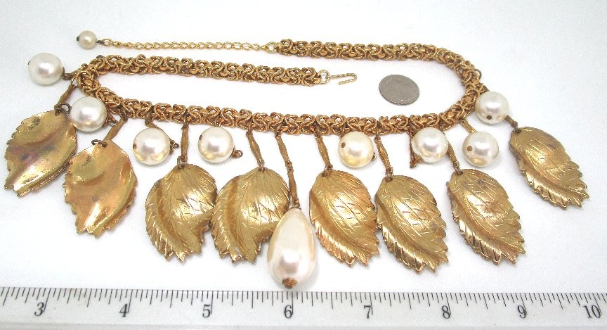 Vintage Gold Plate Necklace w Leaves and Faux Pearl Pendants 141.7 grams 17 1/4″