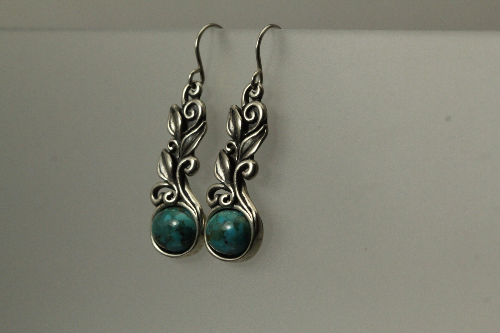 Turquoise Leaf Design 925 Sterling Silver Dangle Earrings 7 grams (EAR5579)