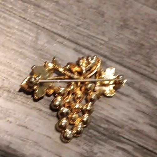 Vintage Rhinestones Red Green Grape Cluster Brooch Goldtone Pin Estate Jewelry