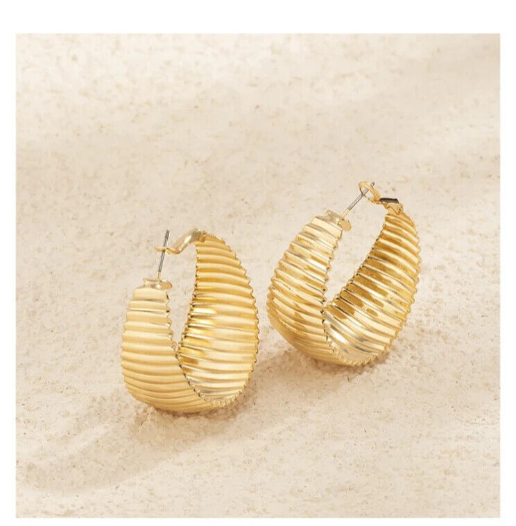 NEW LARGE LINE RIBBED ROUND HOOP EARRINGS YELLOW GOLD PLATED LIGHT WEIGHT 1.5″
