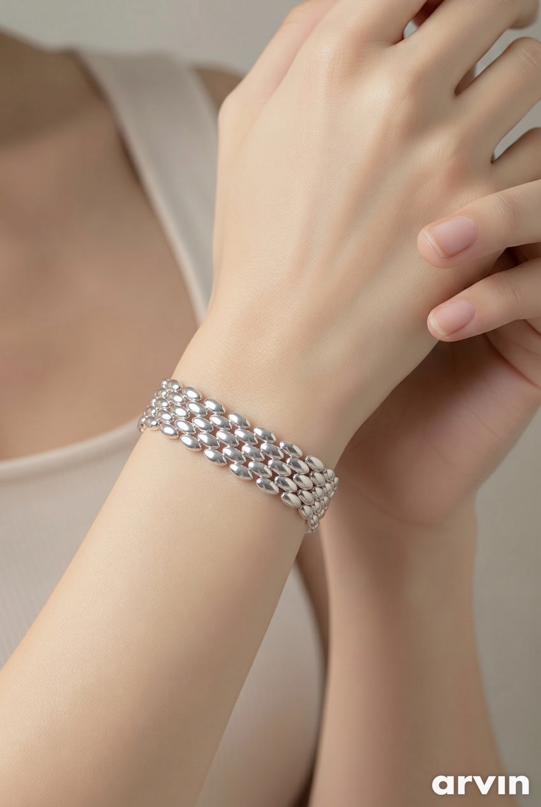 Napier Wide Silver Tone Metal Mesh Link Chain Bracelet Box Clasp 7 in No Stone