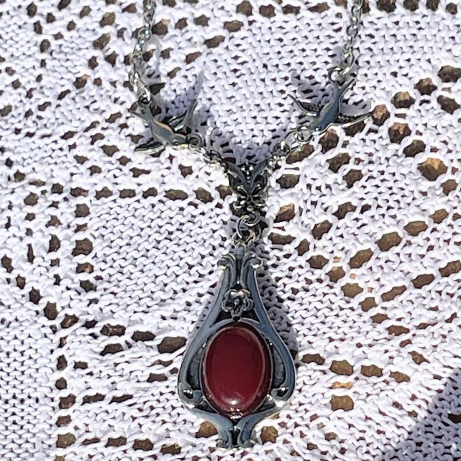 Gorgeous Red Oval Stone Pendant Silver Necklace with Bird detail gift new