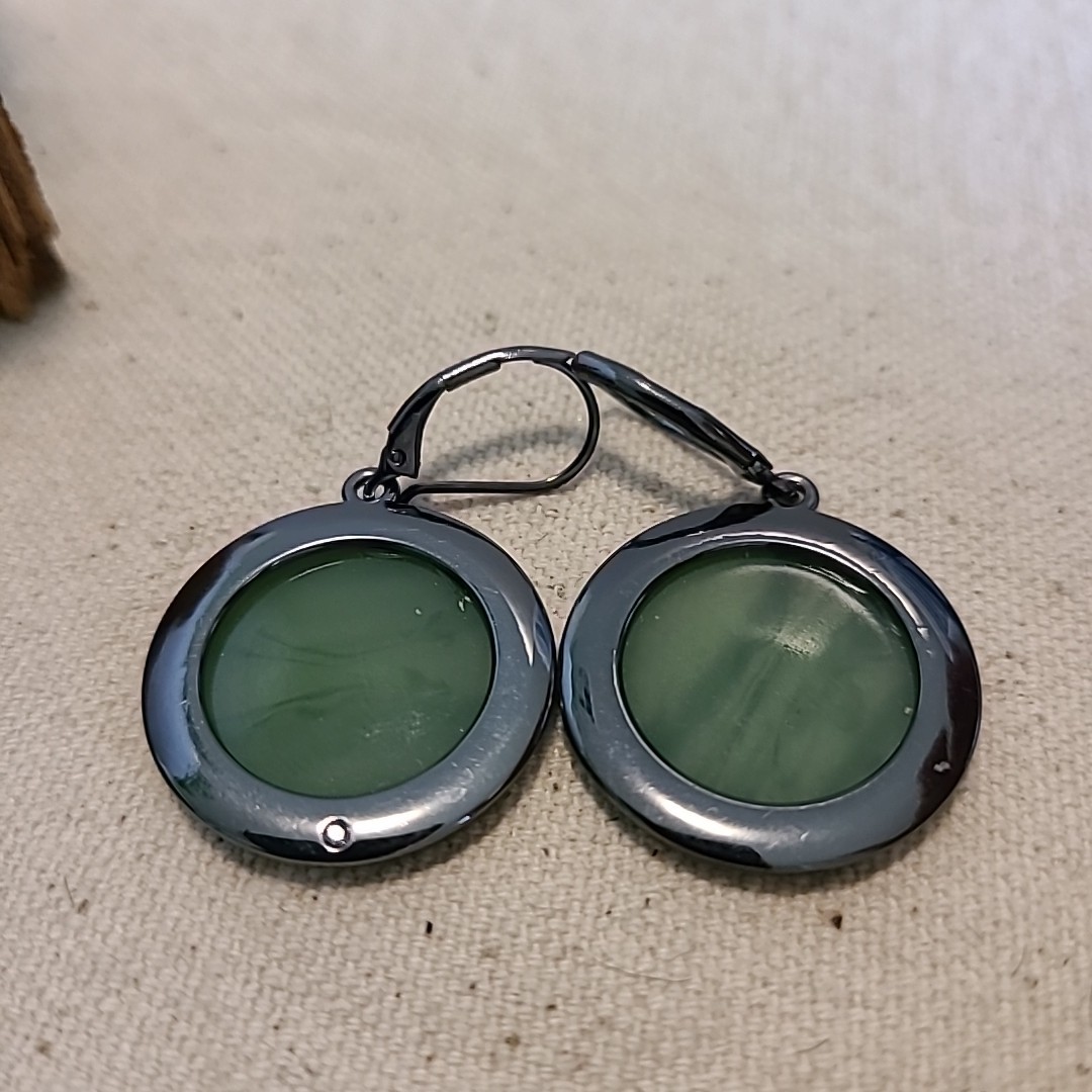 Unknown Brand Elegant Green Dangle Earrings Ladies Pre-Owned Business Casual