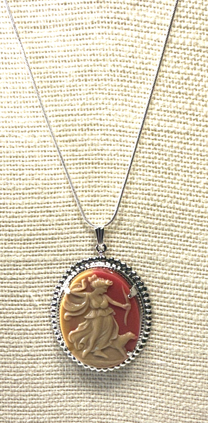 Fashion Necklace Cameo Brown/Cream Lady W/Bow Resin Silver Tone Pendant C25