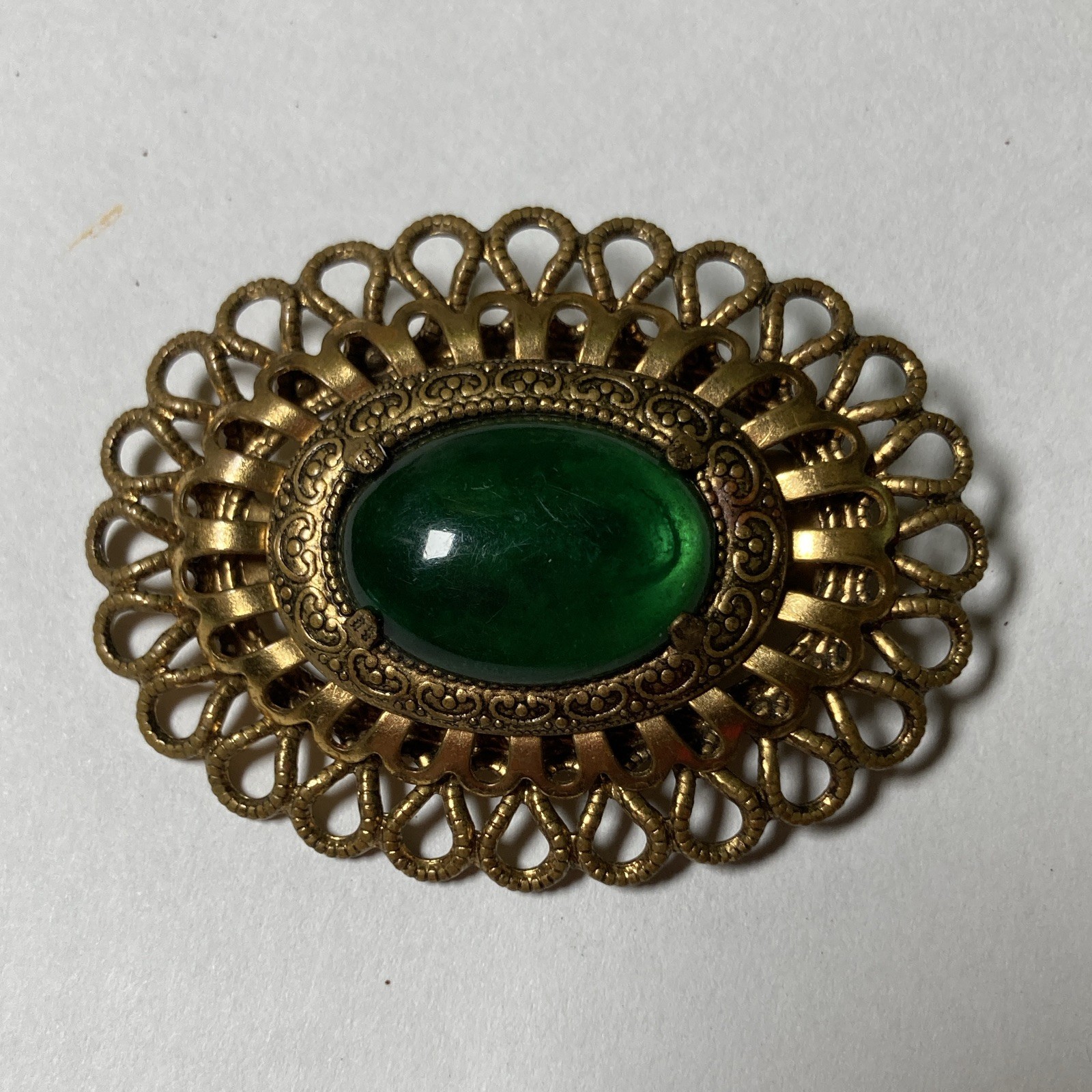 Vintage Gold Tone Oval Filigree Brooch Pin w/ Green Oval