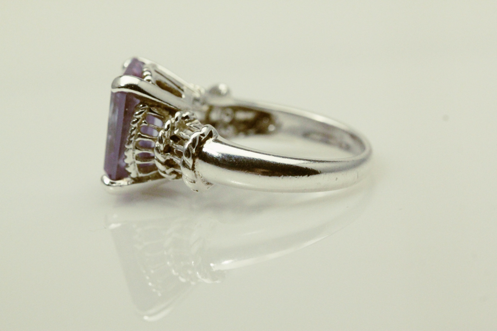 925 Sterling Silver Size 7 Rectangle Cut Light Purple CZ Ring 7.3 Grams RIN8606