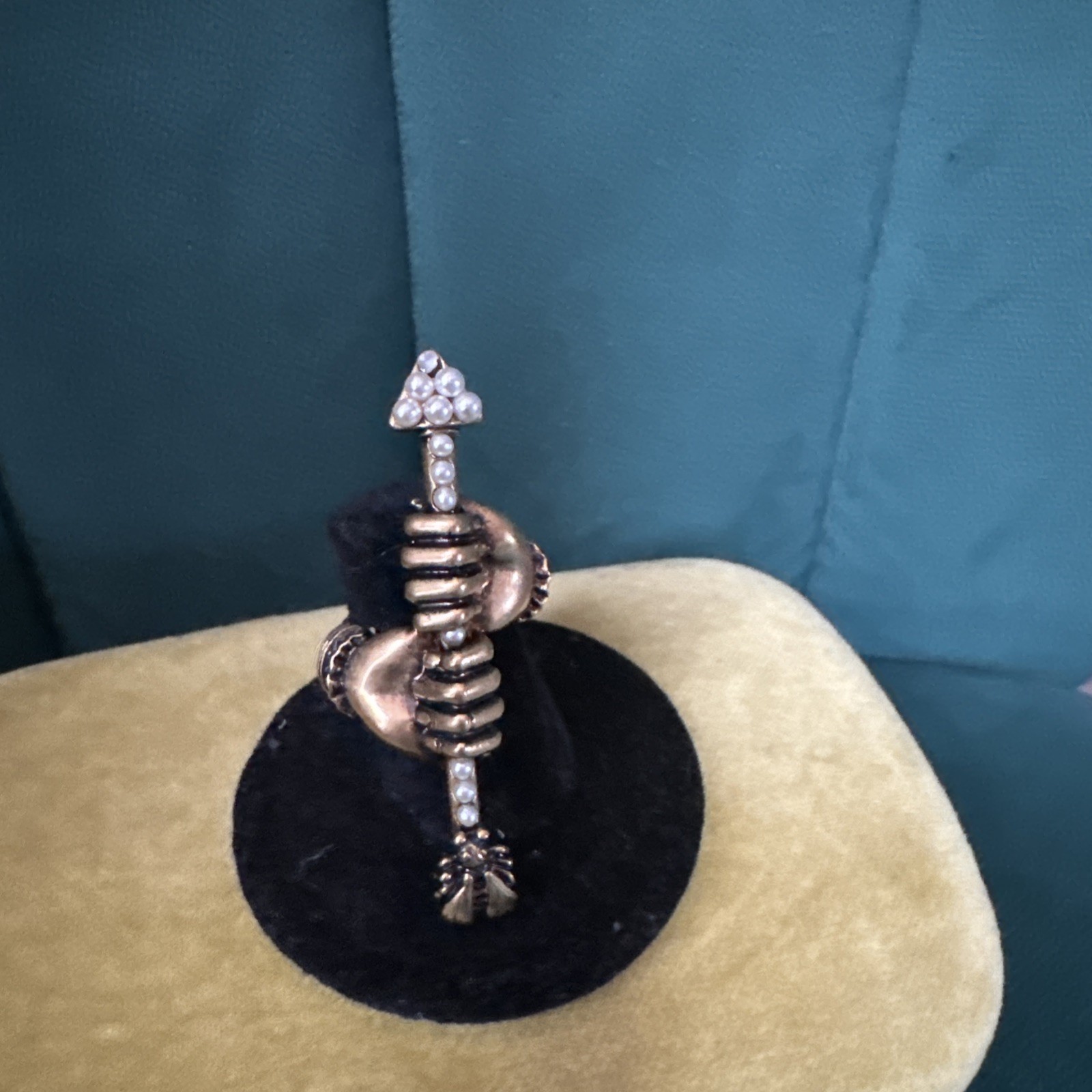 Authentic Gucci Faux Pearl Hand And Arrow Ring Size 5
