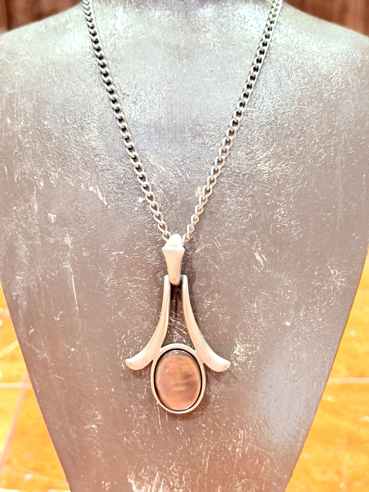 REED & BARTON PEWTER ABSTRACT PENDANT MOTHER OF PEARL SILVER CHAIN NECKLACE EUC