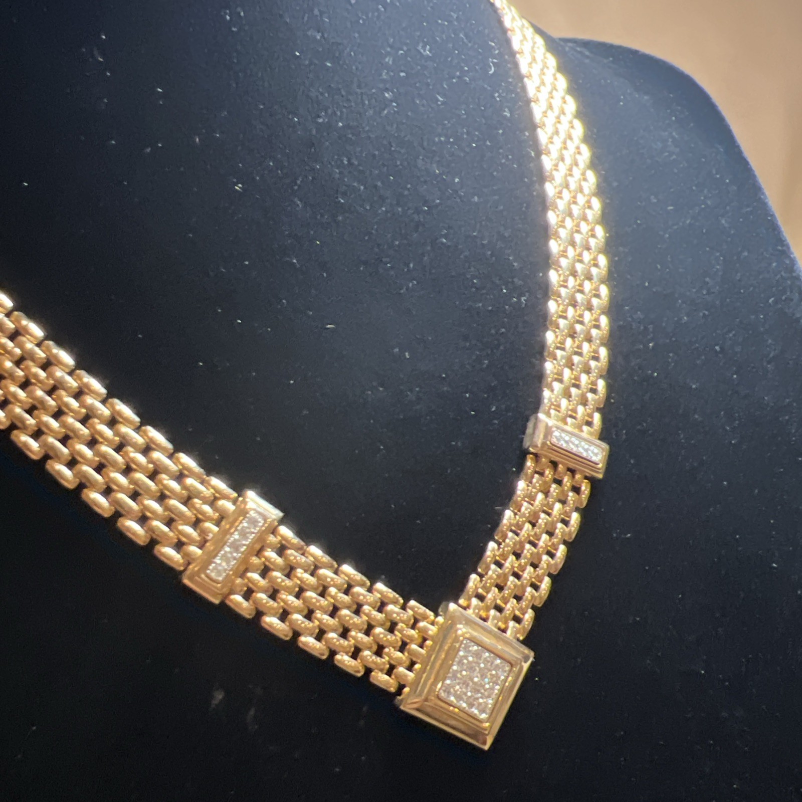 AVON Brick Chain Design V Shape Pave Rhinestone Push Lock Gold Tone 18”Necklace