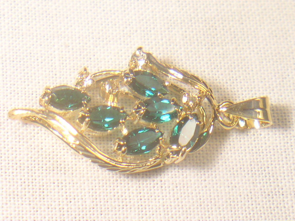 10 Pc’s @$3.00Each= $30.00 PENDANTS WITH SWAROVSKI CRYSTALS LOT 214G-70
