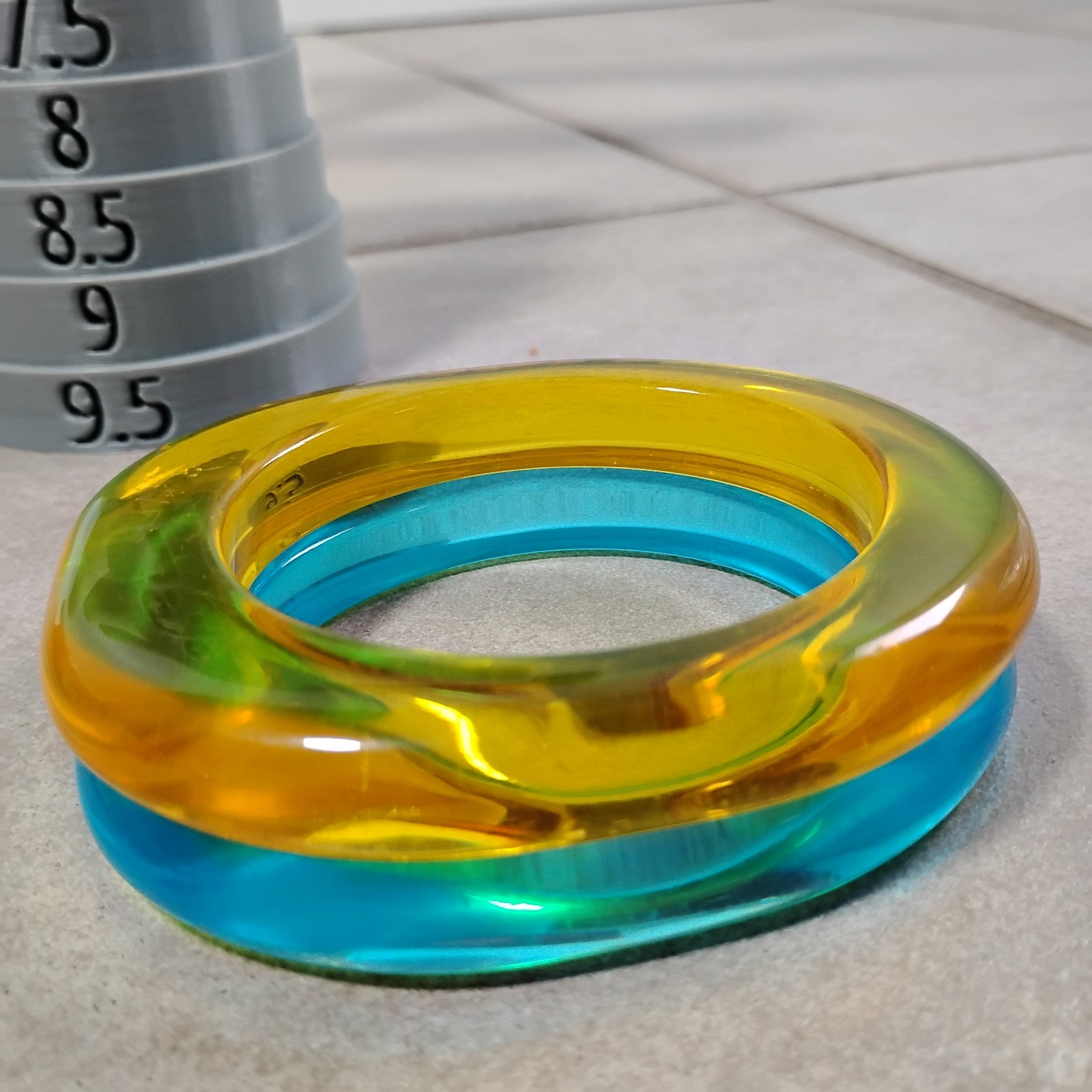 Set Thick Oblong Translucent Bangle Bracelets Yellow Blue Sz 7.75 Chunky Clear