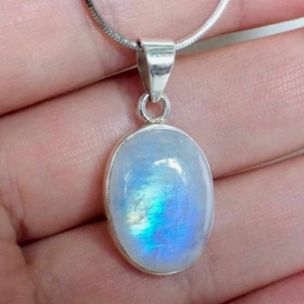Beautiful Moonstone Gemstone 925 Sterling Silver Valentine Pandant C-530