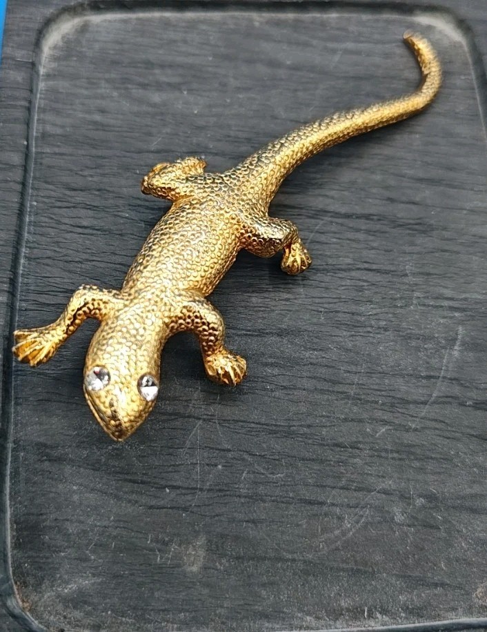 Textured Gold Tone Lizard Reptile Pin Brooch with Crystal Eyes 2 7/8″