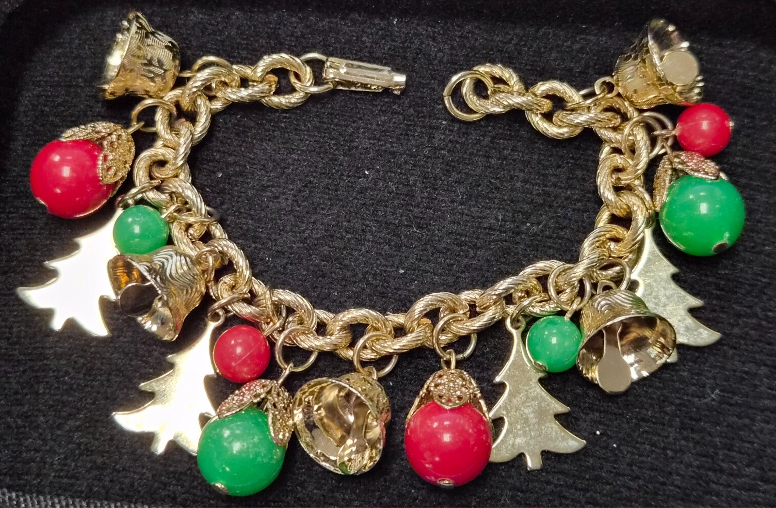 Vintage 70’s Christmas Holiday Bells Charm Dangle Red & Green Link 6.5″ Bracelet