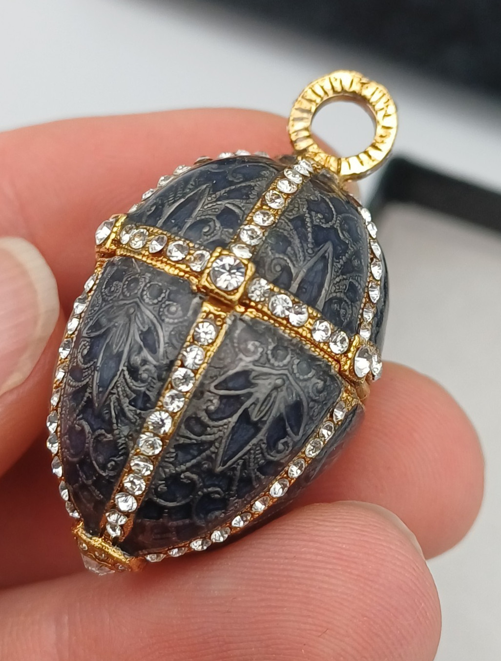 Metropolitan Museum of Art Faberge Jewelled Trellis Egg Enamel Pendant R.R.P £95