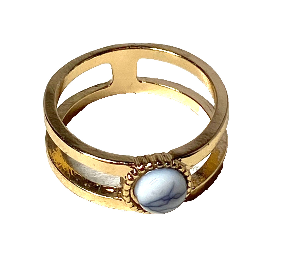 Gold Tone Split Shank Faux Howlite Stone Ring Size 8