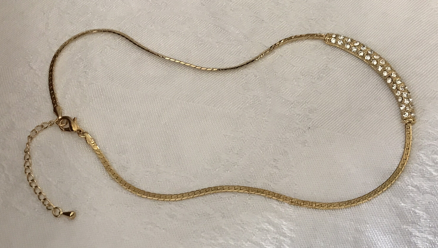 Gold Tone Herringbone Link Rhinestone Pendant Chain Necklace. #610