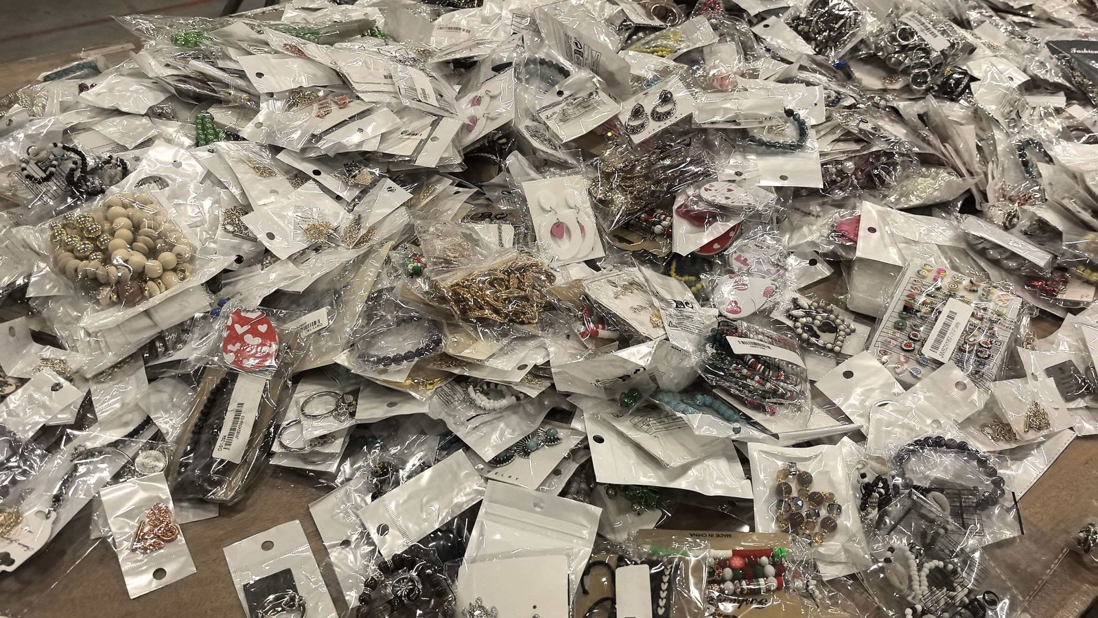 100PCS Mystery Bulk Lot Jewelry Earrings Rings Necklaces Bracelets USA Free PP