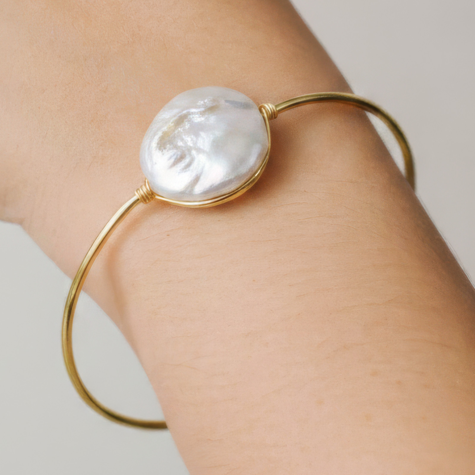 Peal Flat Round Open Gold Bangle